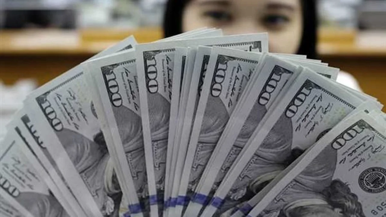 سعر الدولار يتصدر المشهد في مصرف أبوظبي الإسلامي